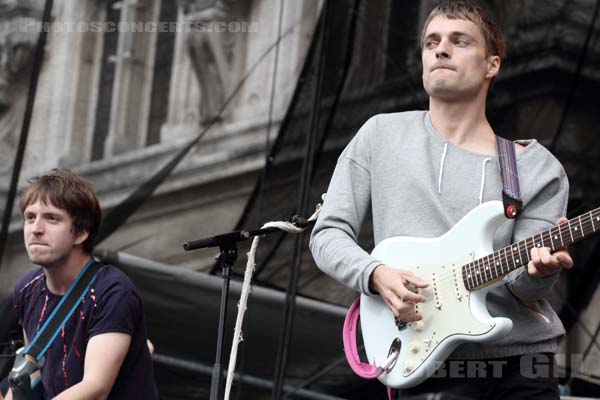 FRANCOIS AND THE ATLAS MOUNTAIN - 2012-07-19 - PARIS - Parvis de l'Hotel de Ville - 